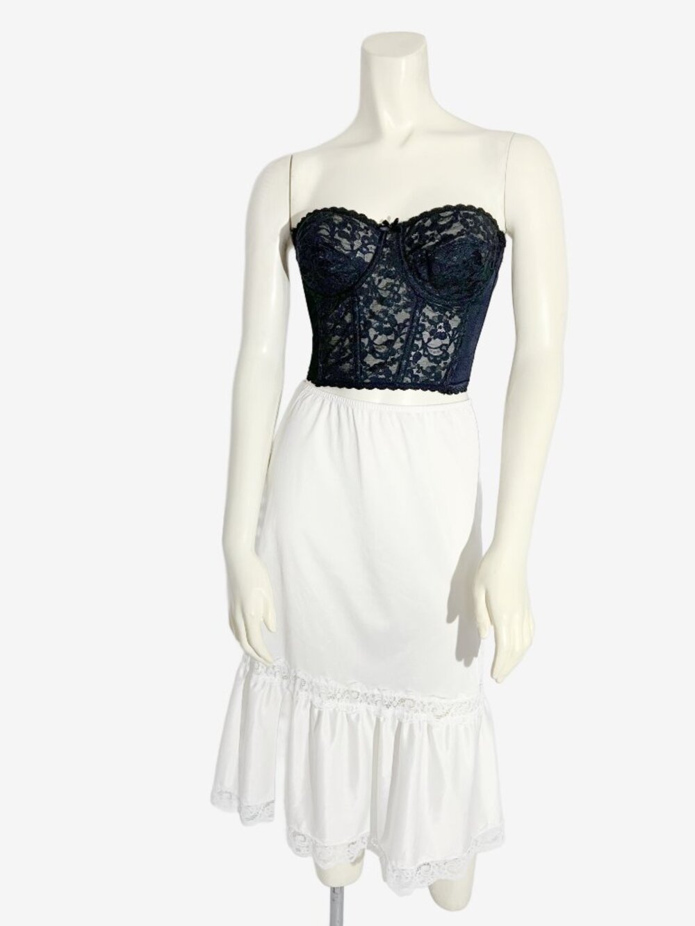Vintage White Nylon and Lace Tiered Half Slip / size Small